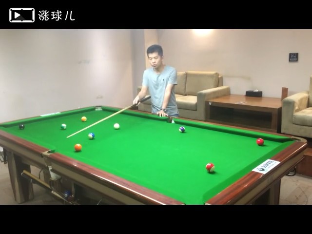 借球入袋打法二：将对方袋口球踢到库边