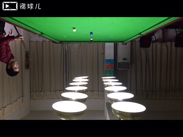 我打球感觉好不自然，好累！求王老师点评！另外，视频为什么是反过来的
