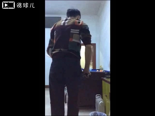 @王桁教练 #请教#请教一下王老师和其他爱好者，手臂运杆的时候不能和地面垂直，运杆出杆的时候擦胸严重，需不需要确定主视眼来瞄球？？